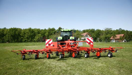 GF 7702 T - statique -kuhn- agrotron.jpg 