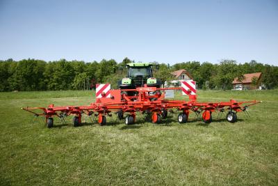 GF 7702 T - statique -kuhn- agrotron.jpg 