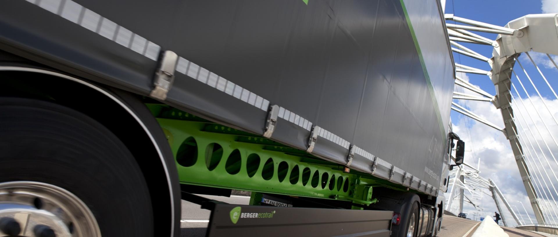 BERGERecotrail trailer crossing bridge