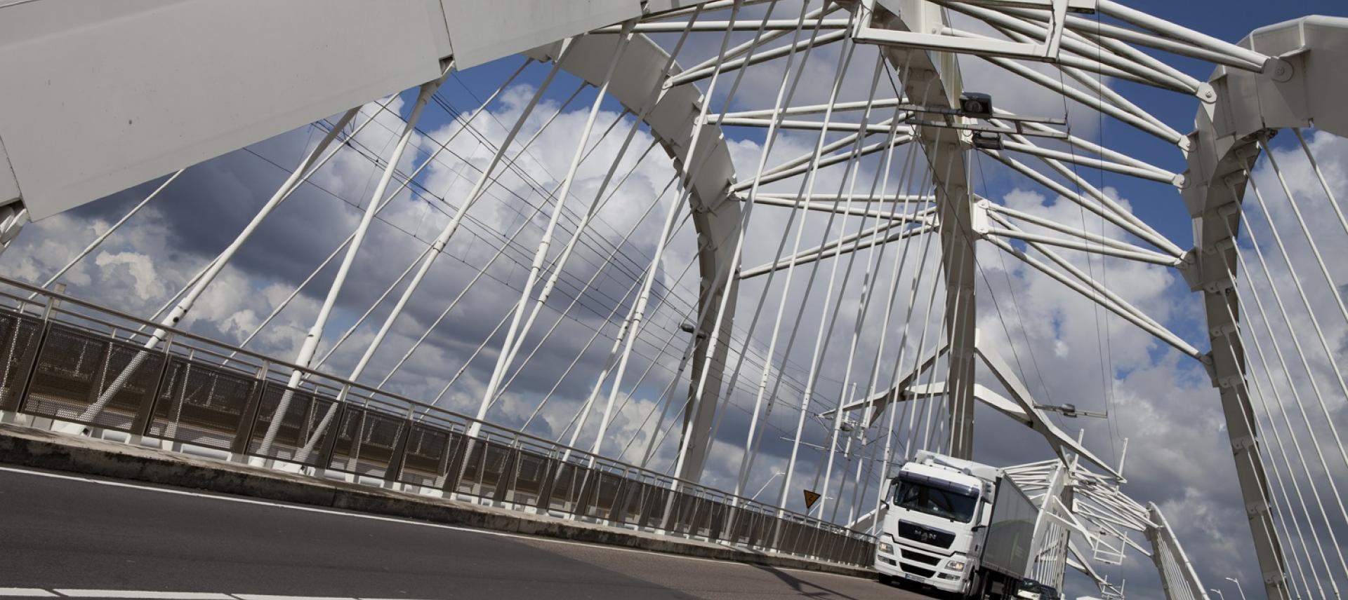 White BERGER trailer driving through white bridge White BERGER trailer driving through white bridge