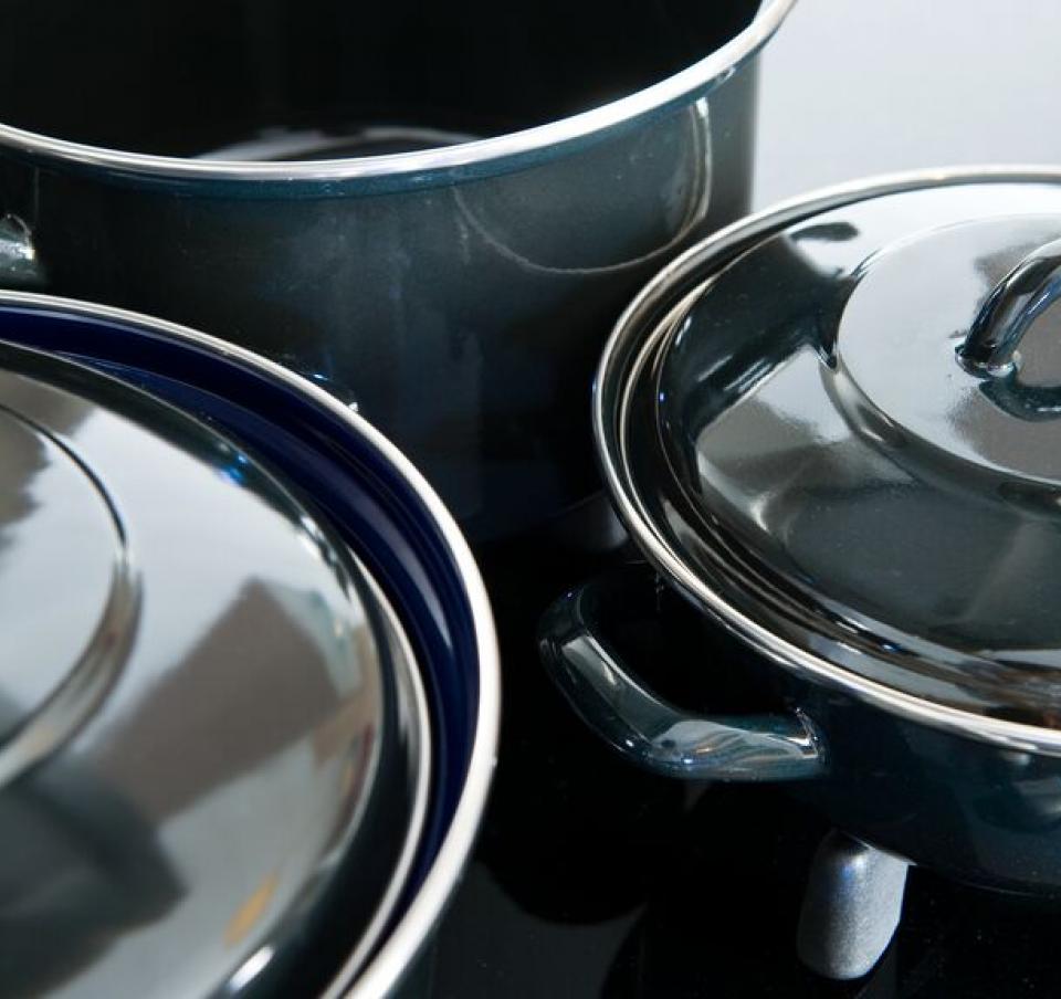 Supplying steel for bakeware applications