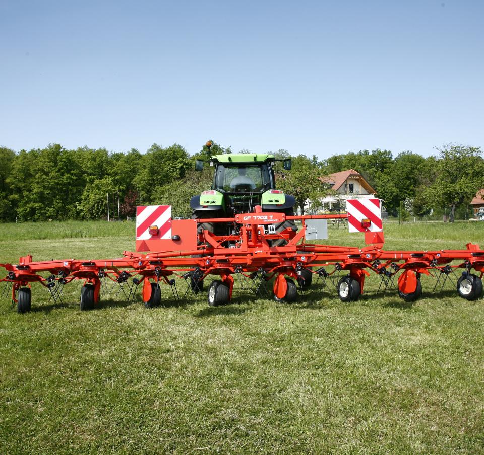GF 7702 T - statique -kuhn- agrotron.jpg 