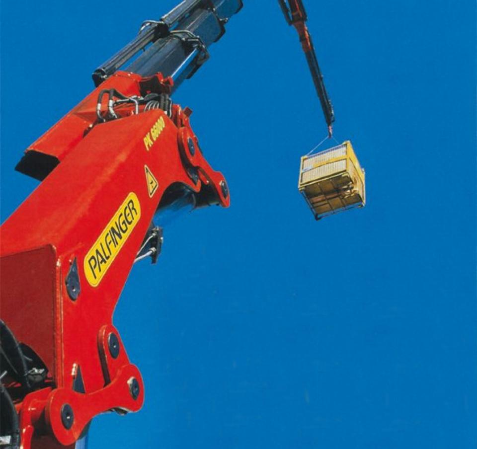 Palfinger crane moving material
