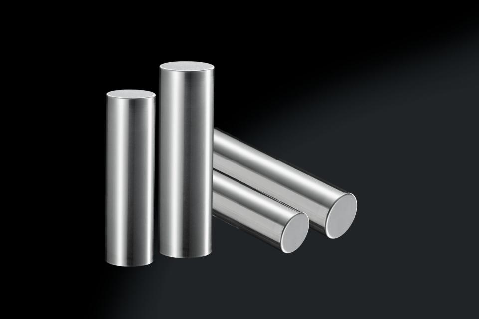 Cylindrical Li-ion battery cans